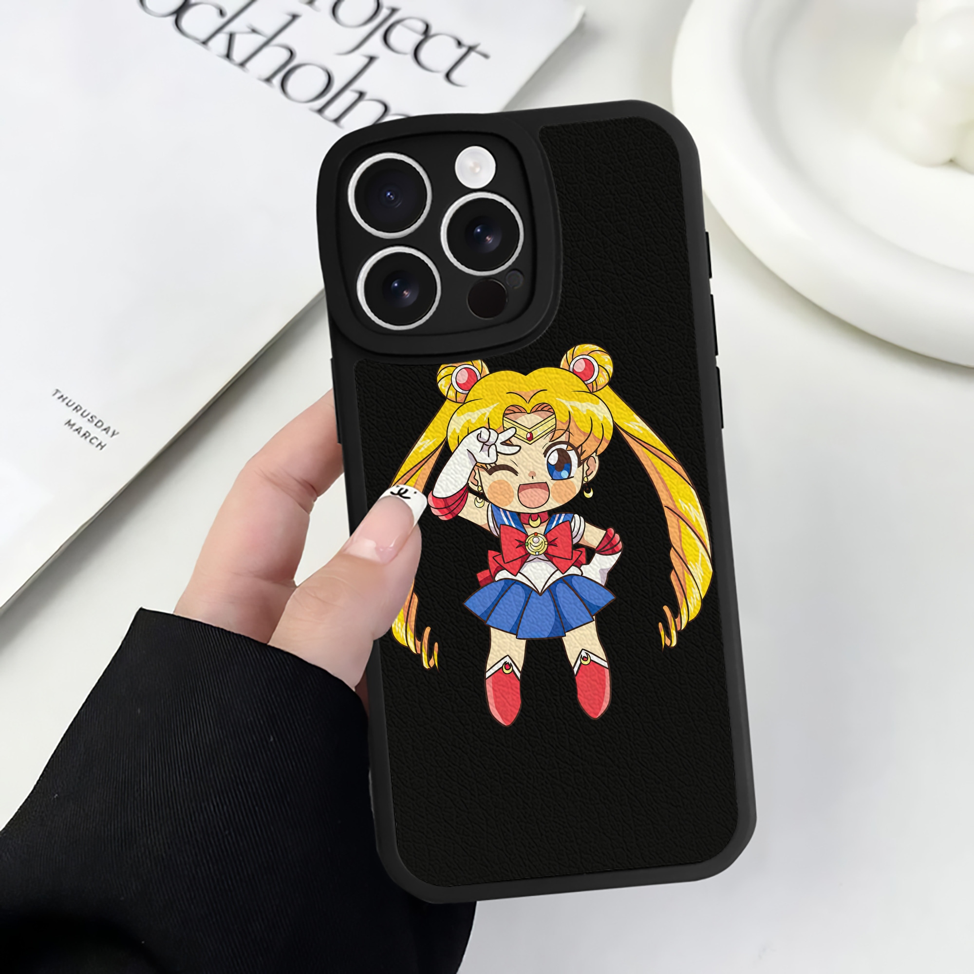 （画像用） 美少女戦士セーラームーン 月野 うさぎ つきの うさぎ Sailor Moon Tsukino Usagi 【iPhone 16シリーズ対応】シリコンスマホケース（レザー調） 材質：シリコン